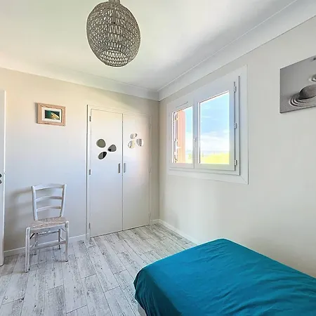 Lumineux T3 Climatise Pres De La Des Lecques, Avec Double Terrasse Et Parking. - Fr-1-770-22